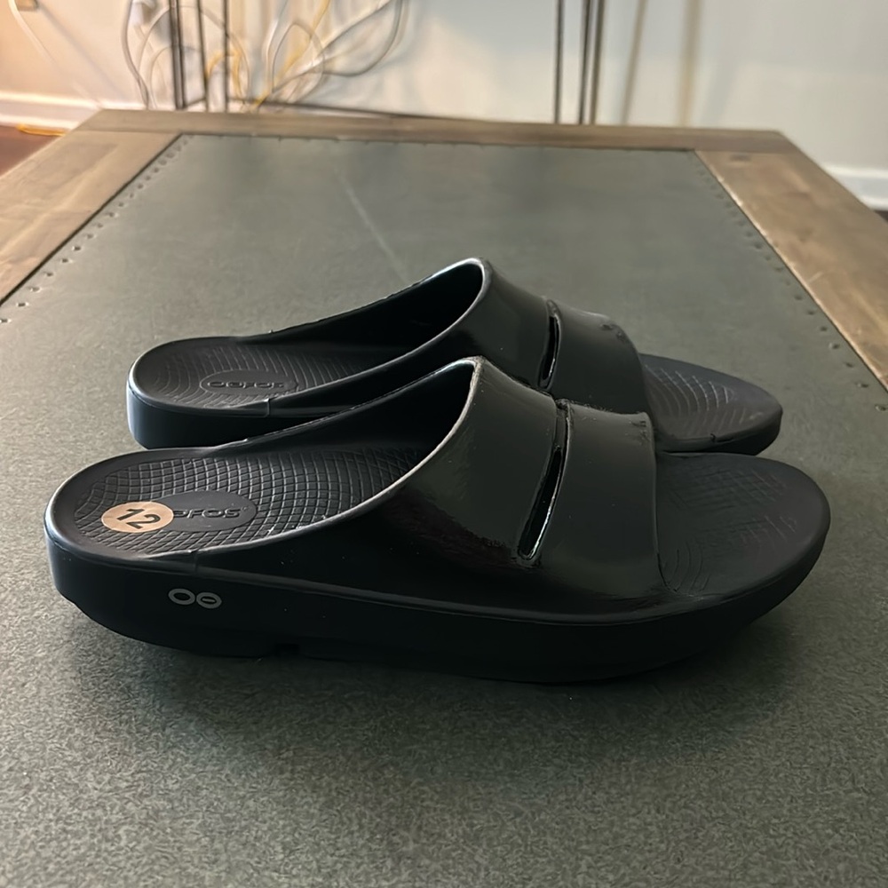 OOFOS Black Comfort Mules